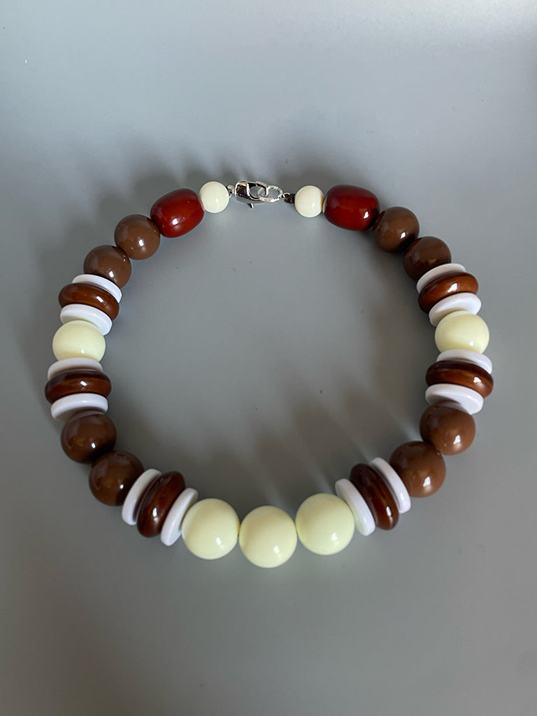 Collar Pumas Café AV